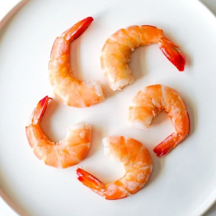 Simmered shrimp, from above in a white dish